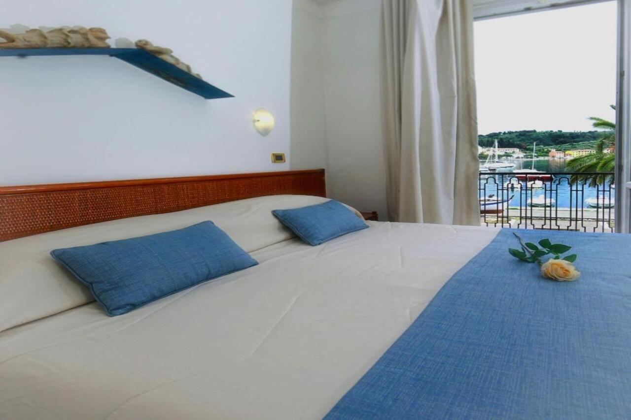 Hotel Della Baia Porto Venere Exterior photo