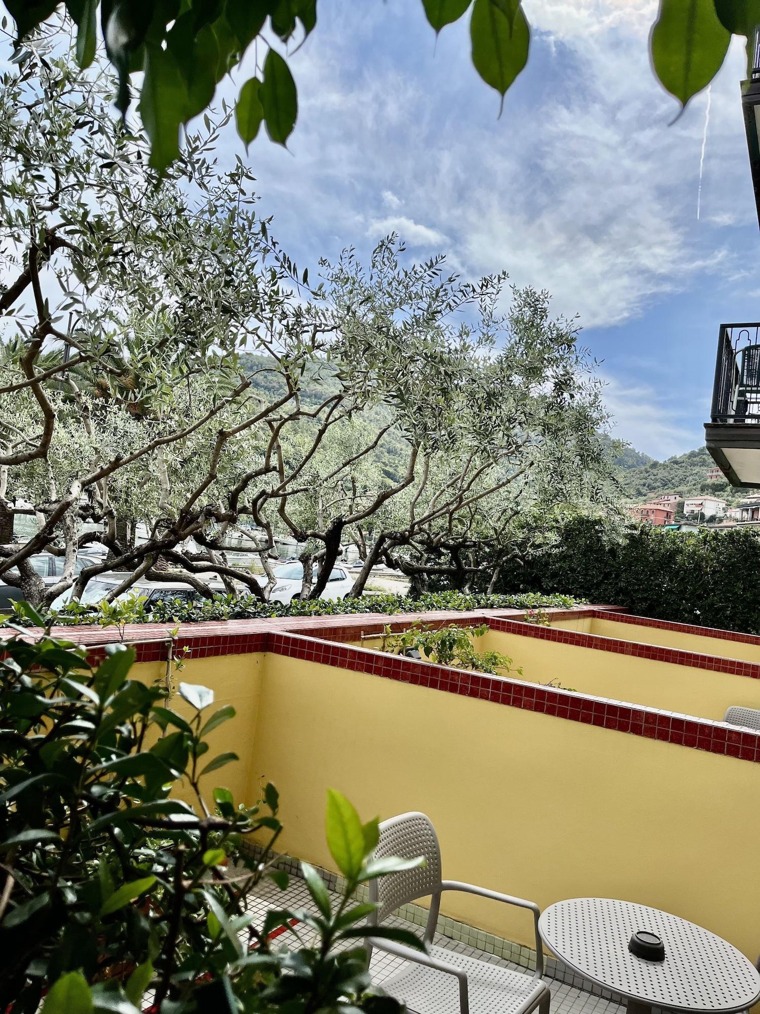 Hotel Della Baia Porto Venere Exterior photo