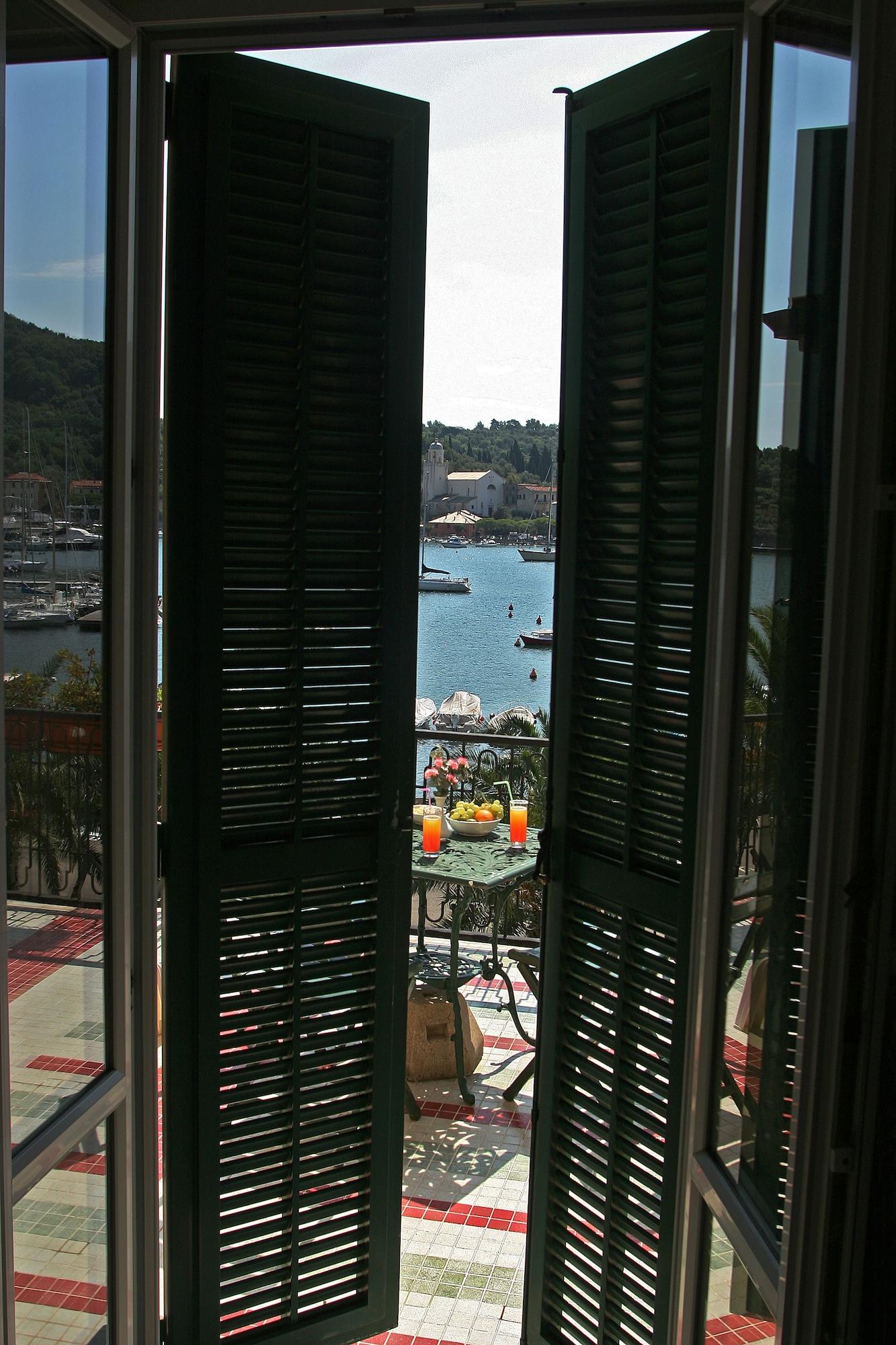Hotel Della Baia Porto Venere Exterior photo
