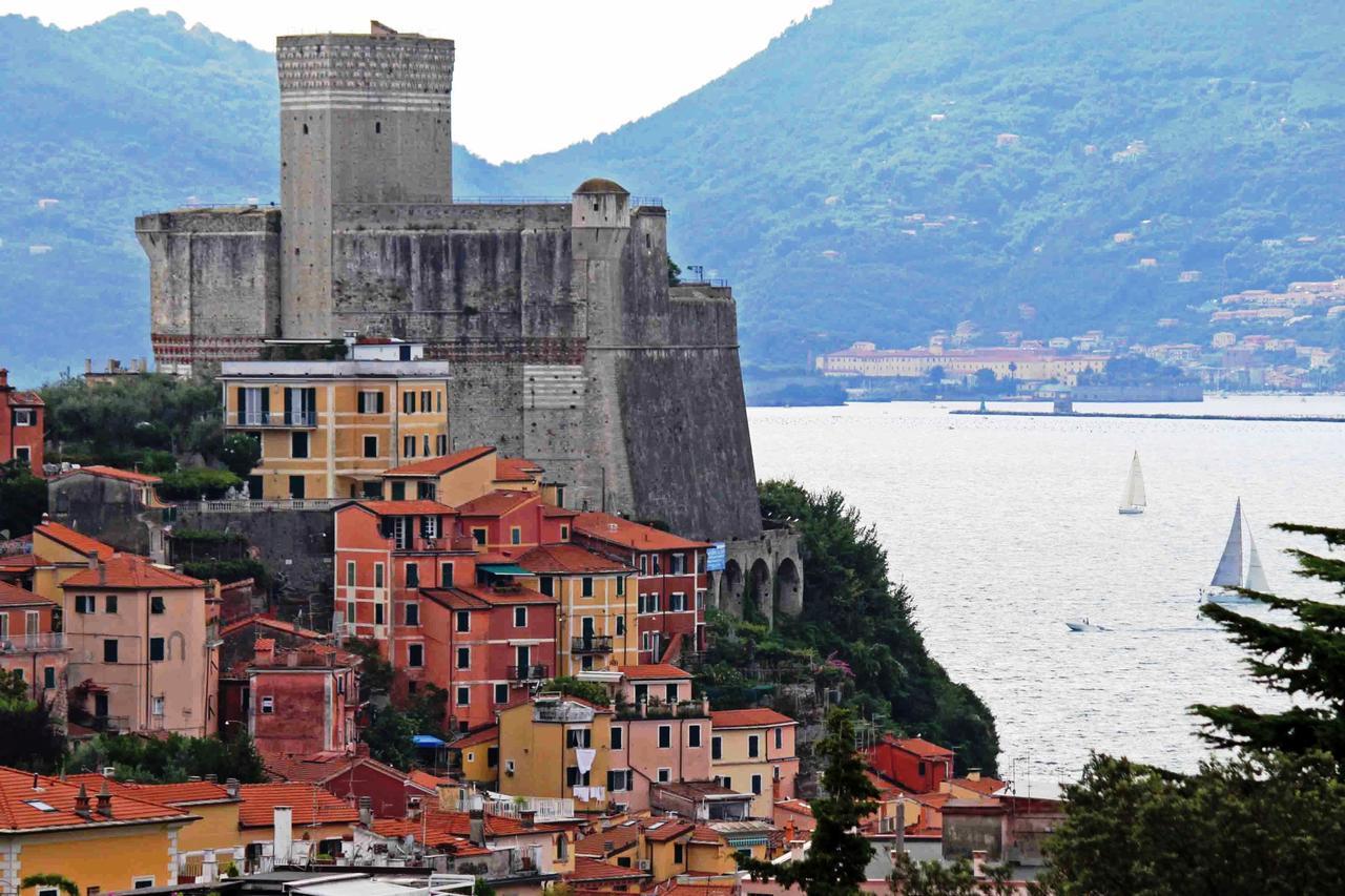 Hotel Della Baia Porto Venere Exterior photo